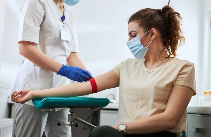 Is a phlebotomist the same as a medical lab technician?